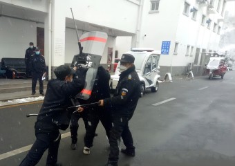 �m��ѩ����һ����(l��i)��(ch��ng)���ַ����ݾ����(d��ng)ůů���ɣ�